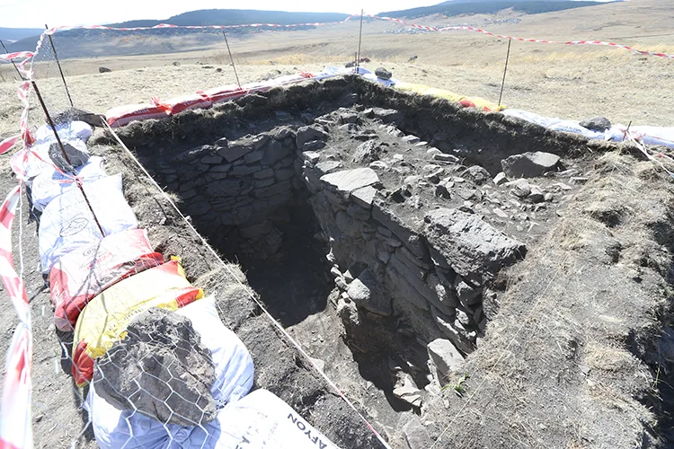 Demir Çağı’nın izleri Ardahan’daki Tigem Kalesi kazılarında şekilleniyor