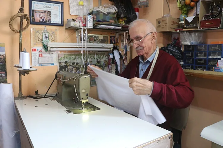 Rize’de “Yılın Ahisi” seçilen terzi, 62 yıldır mesleğini sürdürüyor