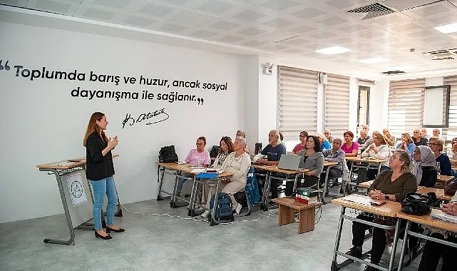 Karşıyaka’nın 3. Yaş Üniversitesi’nde ders zili çaldı!