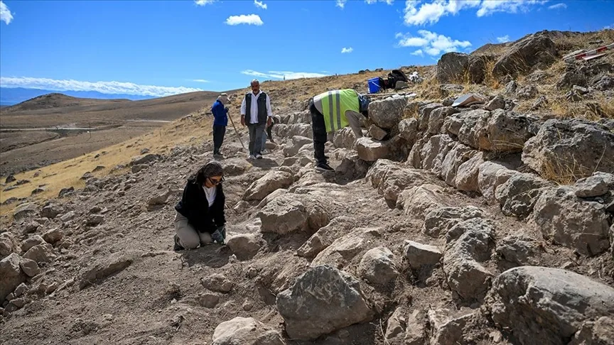 Garibin Tepe’de bulunan surlar arkeologları heyecanlandırdı
