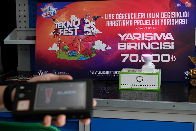 İzmir’de lise öğrencisi solunum hastaları için taşınabilir hava kalitesi izleme sistemi geliştirdi