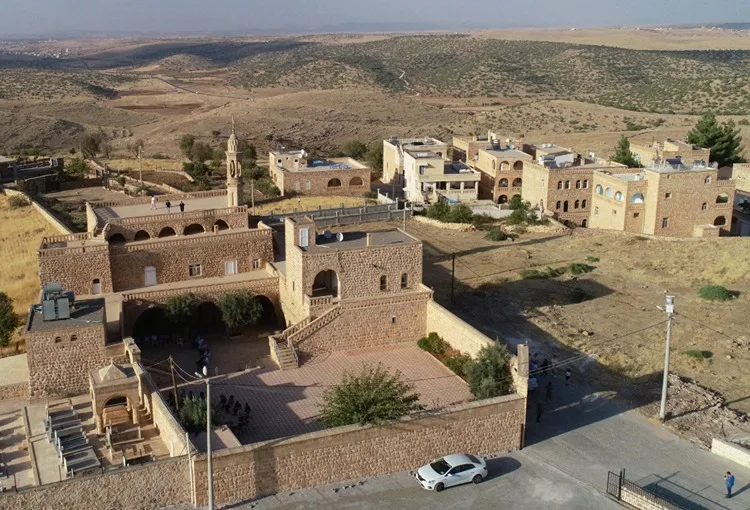 Süryaniler terör nedeniyle terk etmek zorunda kaldıkları topraklarına dönüyor