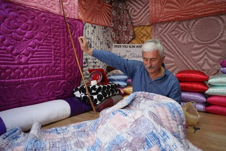 Yılın ahisi seçilen Necati Turhal, 56 yıldır yorgancılığı sevgiyle yapıyor