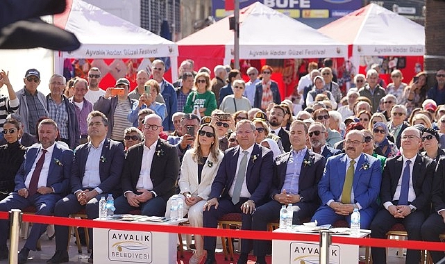 20’ncisi düzenlenen Uluslararası Zeytin Hasat ve Turizm Festivali, kortej yürüyüşüyle başladı.
