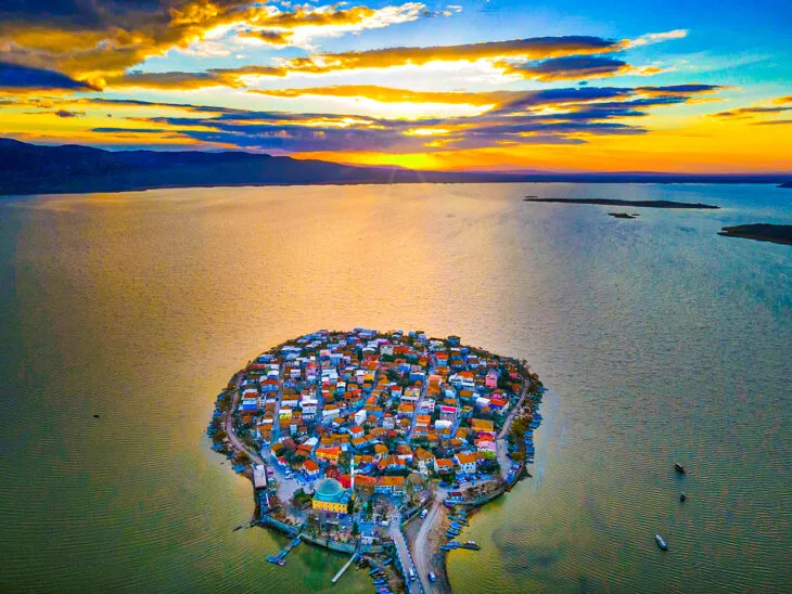 Apollonia Kazıları Sırasında Bursa’nın Gölyazı’sında Bulunan İpek Atölyesi