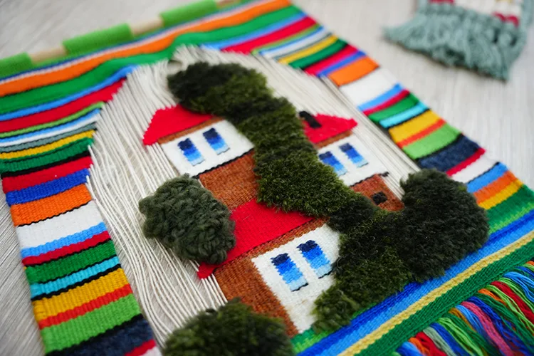 İkinci baharlarında dokuma atölyesinde beceri kazanıp dostluklar kuruyorlar