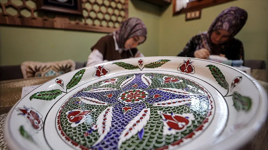 Bursa’nın 600 yıllık hanı geleneksel sanatçılara atölye oldu