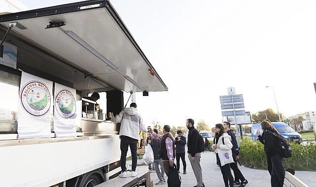 Balçova Belediyesi’nden Soğuk Havaların Gönül Isıtan Dokunuşu: Metro Durağında Çorba İkramı
