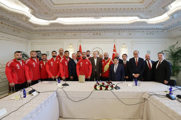 Cumhurbaşkanı Erdoğan, yağlı güreş birincilerini kabul etti
