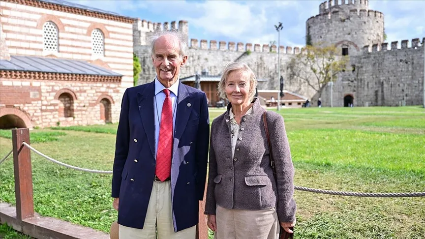 Kont Nikolai Tolstoy, İstanbul’da Yedikule Hisarı’nı gezdi