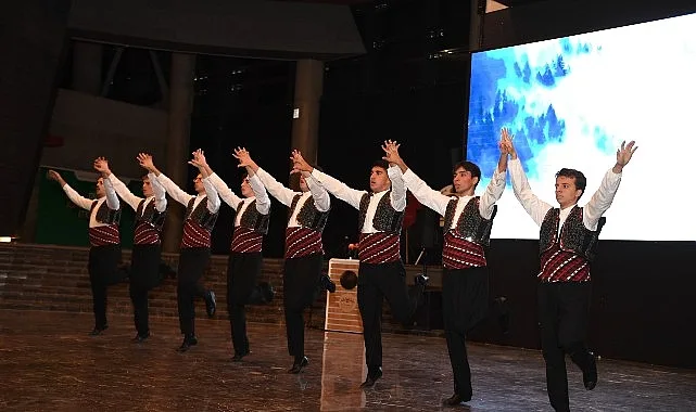 Atatürk’ün Bursa’ya gelişinin 103’üncü yıl dönümü Osmangazi’de muhteşem gösteriyle kutlandı