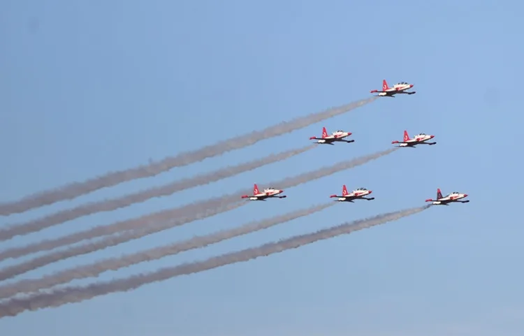 Türk Yıldızları, Kırklareli semalarında gösteri uçuşu yaptı