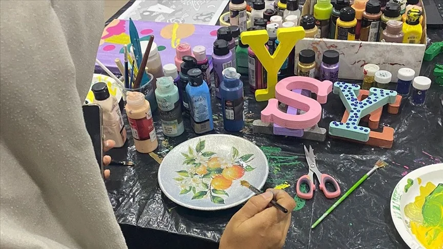 Yeşilay sayesinde bağımlılıktan kurtulan bireyler el sanatları kursunda hobi ediniyor