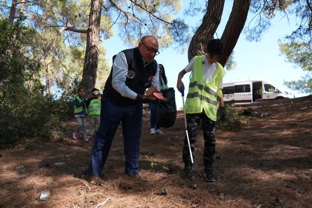 Takipçim Kadar Çöp Topluyorum: Aras ve Minik Doğa Müfettişleri Görev Başında