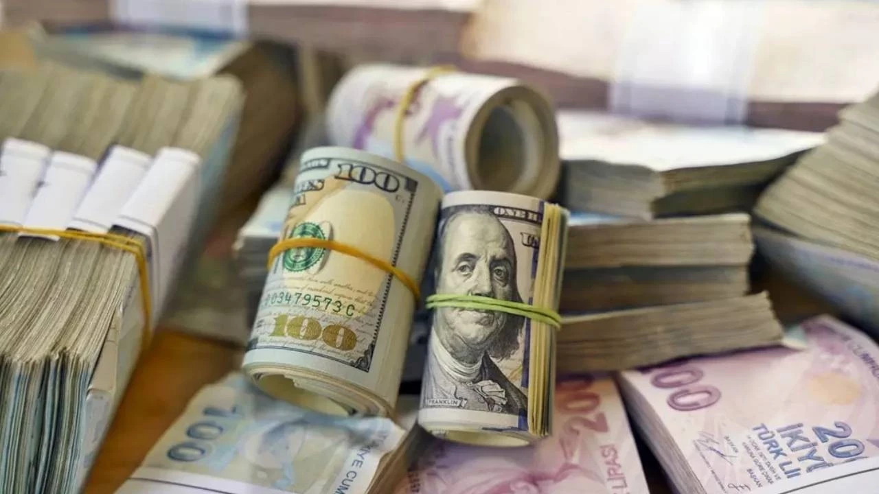 Ekonomistlerin enflasyon ve dolar/TL tahminleri belli oldu!