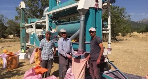 Seyyar selektör makinesi çiftçilerin hizmetinde