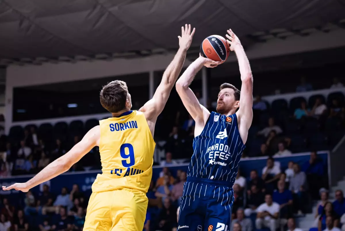 Anadolu Efes EuroLeague’e galibiyetle başladı