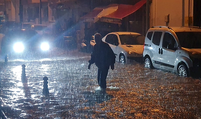 Sinop’u Sağanak Vurdu: Cadde Ve Sokaklar Göle Döndü
