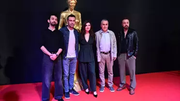 62. Uluslararası Antalya Altın Portakal Film Festivali, kırmızı halı geçişiyle açıldı.