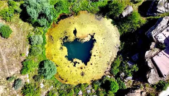 Timsah Gözüne Benzerliğiyle Dikkat Çeken Dipsizgöl