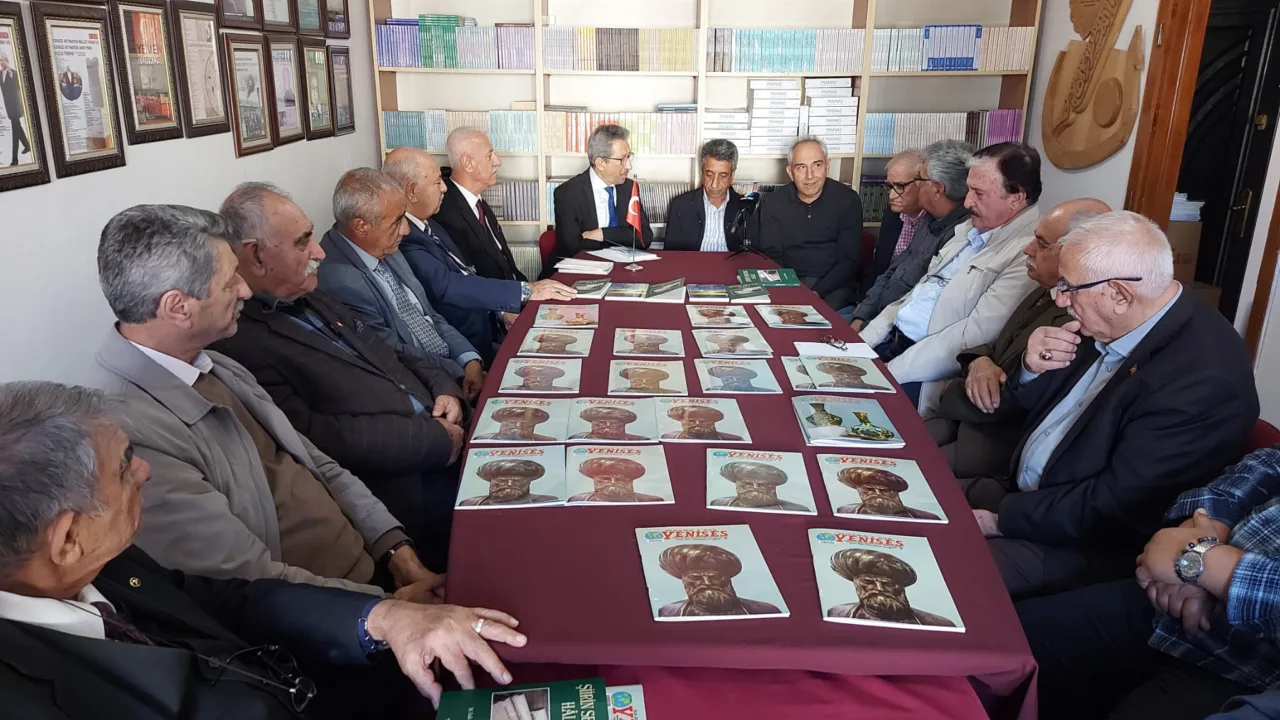 Manas Kültür Evinde “Şiirin Secde Hali” Değerlendirildi