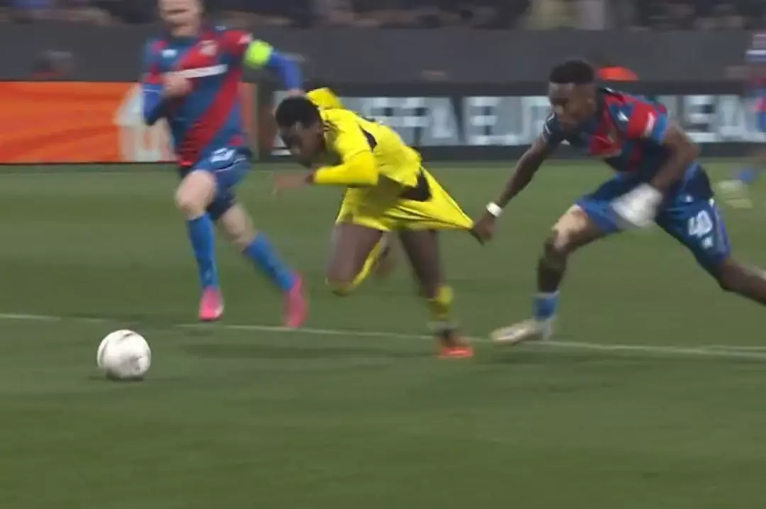 Yüzde yüz penaltısı verilmeyen Fenerbahçe’den gece yarısı hakem tepkisi