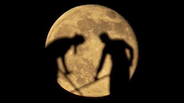 Ay’ın içinde ne var?