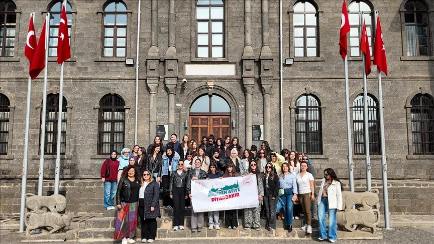Diyarbakır’da şehit ve gazi çocukları tarihi mekanları gezdi