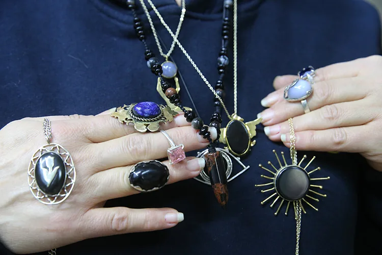 Tokat’ta doğal taşlar kadınların elinde hediyelik eşyaya dönüşüyor