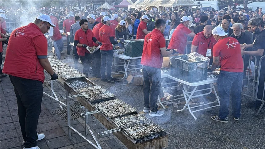 Antalya’da 3. Hamsi Festivali’nde 7 ton hamsi dağıtıldı