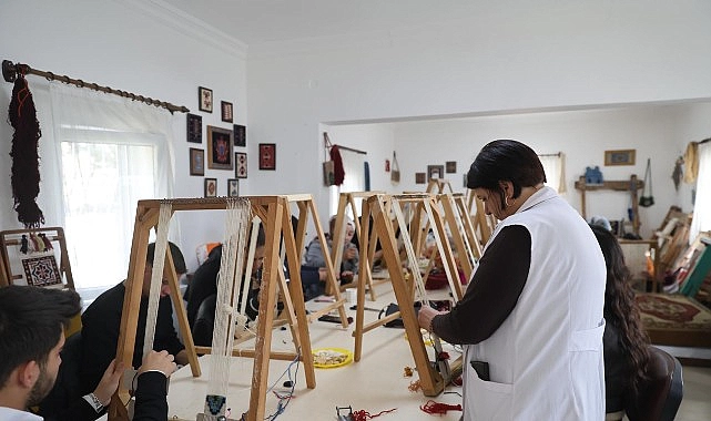 NEVÜ’lü Öğrenciler Uygulamalı “Dokuma Atölyesi” Etkinliğine Katıldı