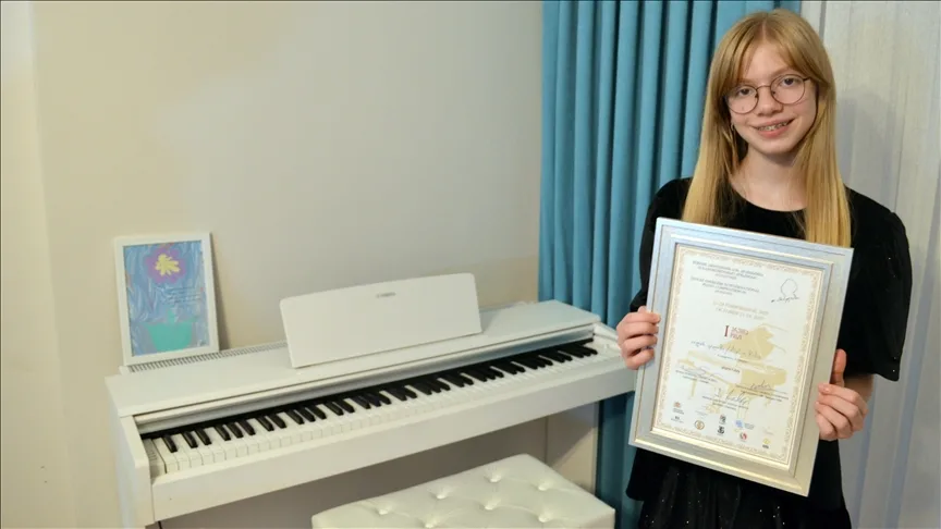 “Mutlak kulak” Aylin, uluslararası piyano yarışmasından birincilikle döndü