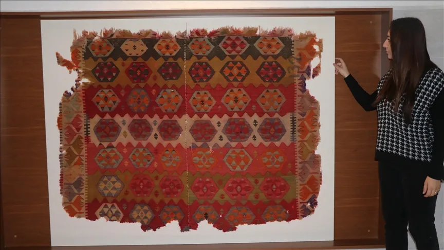 Çankırı’da sandıklardan çıkarılan asırlık kilimler gelecek nesillere aktarılacak