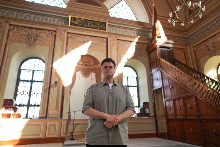 Osmanlı Türkçesiyle konuşan genç, sosyal medyada dil konusunda farkındalık oluşturmaya çalışıyor