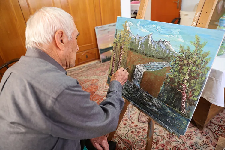 Emekli pilot resim tutkusunu emekliliğinde de sürdürüyor