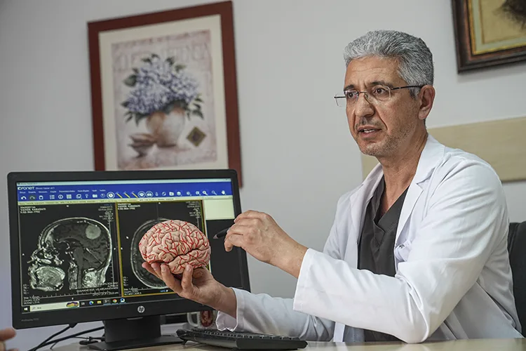Beynindeki tümörden “haritalandırma” tekniğiyle kurtuldu