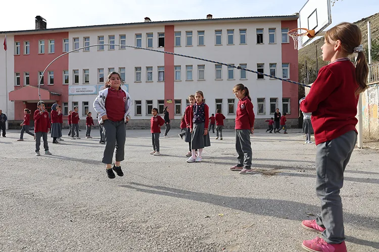 Bayburt’ta öğrenciler “zilsiz okul” uygulamasıyla zamanı iyi kullanmayı öğreniyor