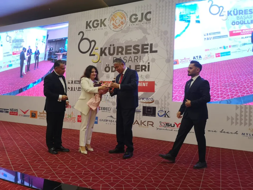 TÜRKSOY Genel Sekreteri Sultan Raev’e I. Uluslararası İsmail Gaspıralı Edebiyat Ödülü takdim edildi