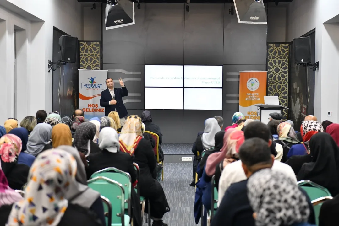 YEŞİLYURT’TA ‘FİZİK TEDAVİ VE SAĞLIKLI YAŞAM SEMİNERLERİ’ BAŞLADI