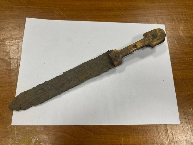 Kayıp Ortaçağ İsveç Arması ve Nadir Bir Hançer Bulundu