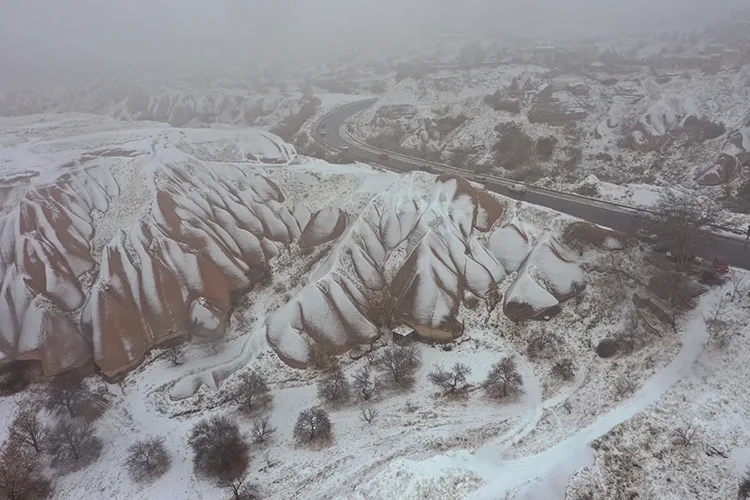 Kapadokya’da mevsimin ilk karı yağdı