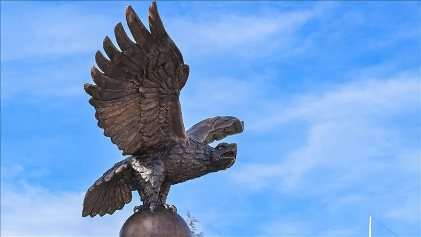 Ankara’nın ilk “Tuğrul Kuşu” heykeli Macaristan Büyükelçiliği’nin ev sahipliğinde açıldı