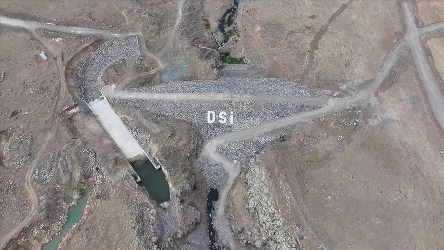 Ağrı’daki Taşlıçay Derecek Barajı’nda su tutulmaya başlandı