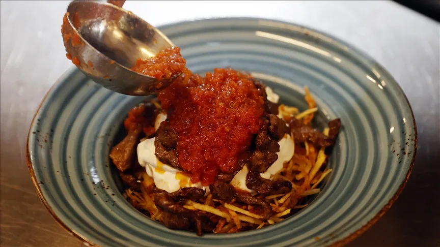 Bodrum’un tescilli çökertme kebabı gastronomi listesindeki sırasıyla da lezzetini kanıtladı