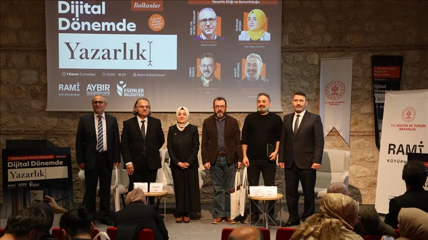 Uluslararası Yazarlar Buluşması’nda dijital dönemde yazarlık konusu ele alındı
