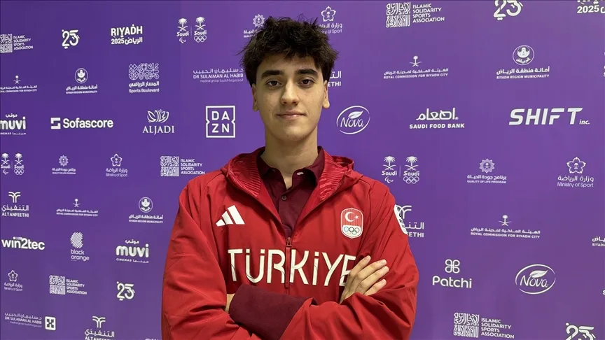 Milli yüzücü Kuzey Tunçelli, Teksas Üniversitesi’nin takımına girdi