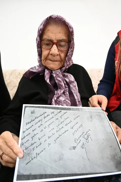 Cumhuriyet ile yaşıt Rana nine, Atatürk’ün verdiği soyadı 79 yıldır gururla taşıyor