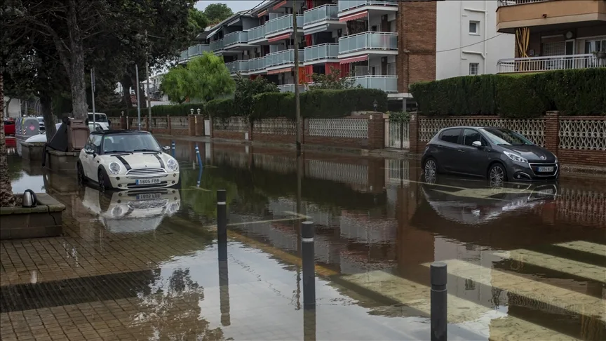 İspanya’da şiddetli yağışlar hayatı olumsuz etkiledi