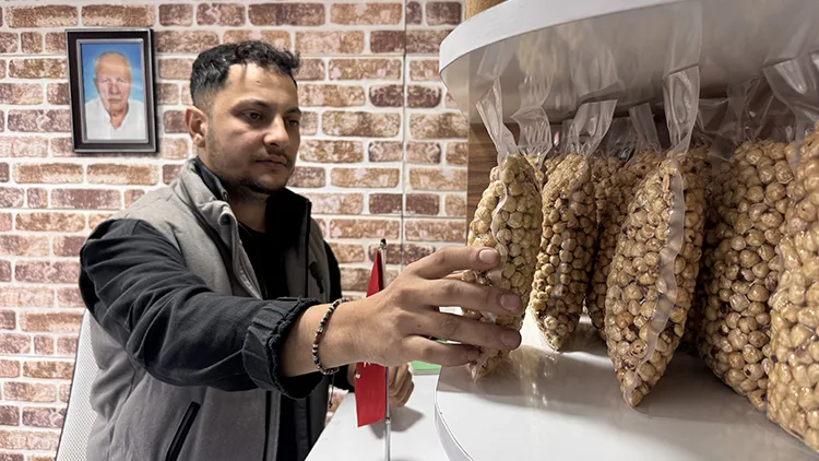 Mimarlığı bırakıp çocukluğunu geçirdiği dede mirası fındık dükkanını modern tesise dönüştürdü