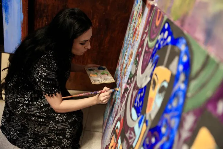 Suriyeli ressam, Şam’daki evini sanat galerisine dönüştürdü